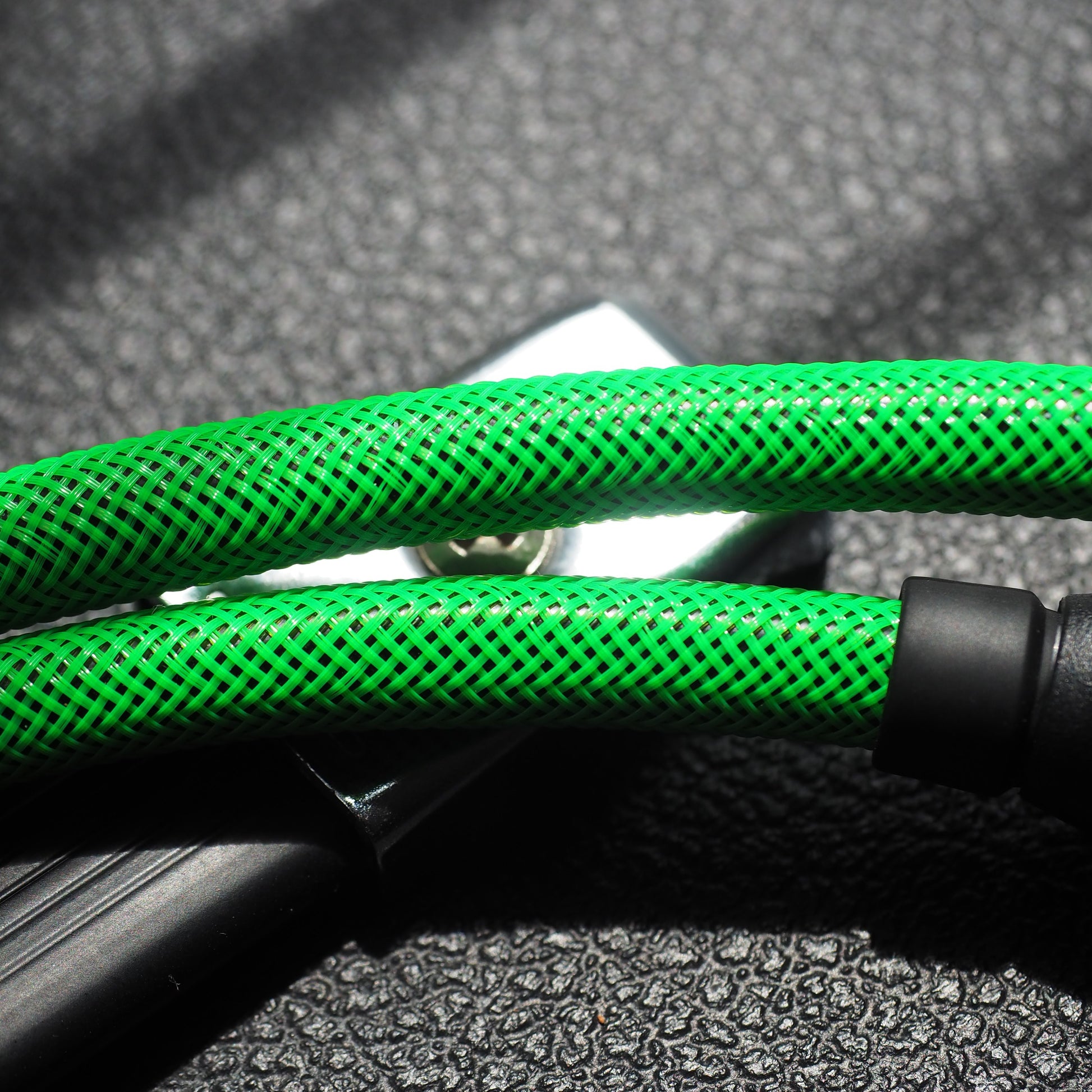 Gorilla Speaker Cable green expandable braided jacket sleeve
